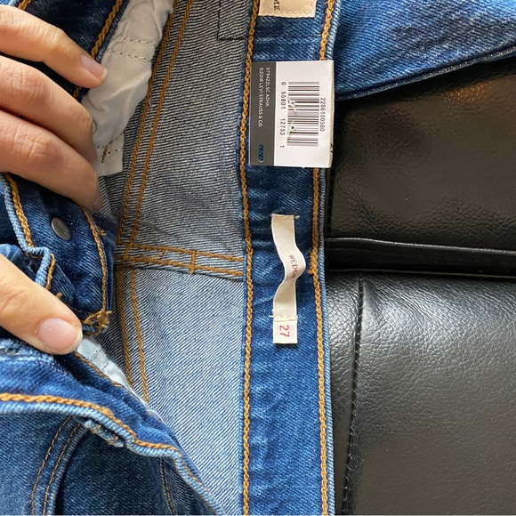 Levi wedgie - Picture 2 of 2